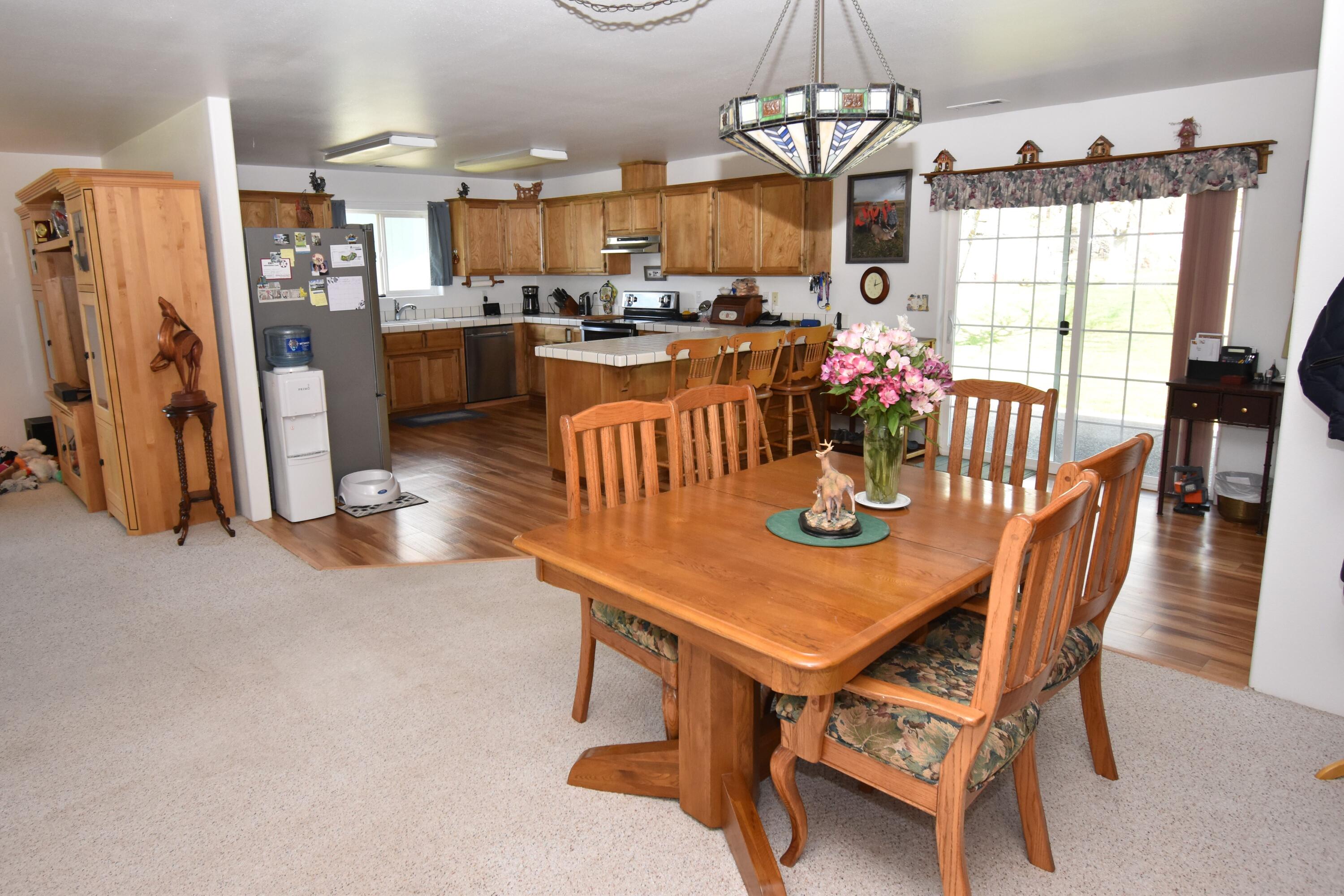 372 Bond Road Shady Cove, OR 97539 - Photo 24 of 33 Interior 11