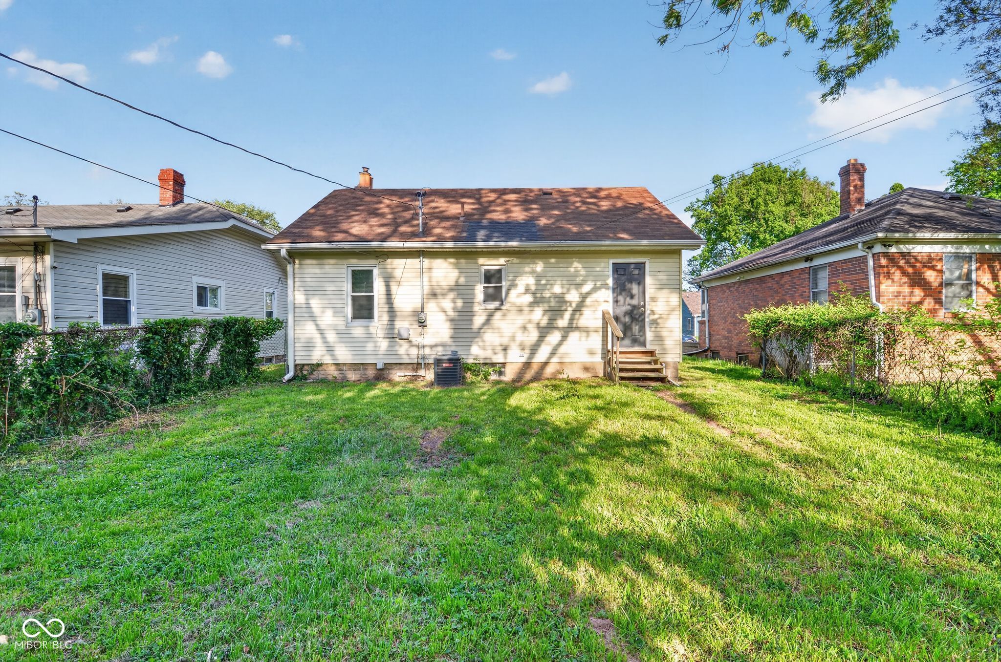 4024 Eastern Avenue Indianapolis, IN 46205 - Photo 2 of 31