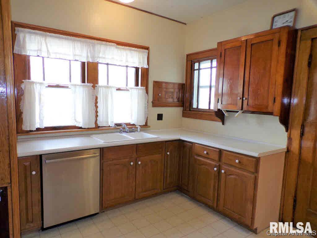 601 West Adams Street Abingdon, IL 61410 - Photo 18 of 35
