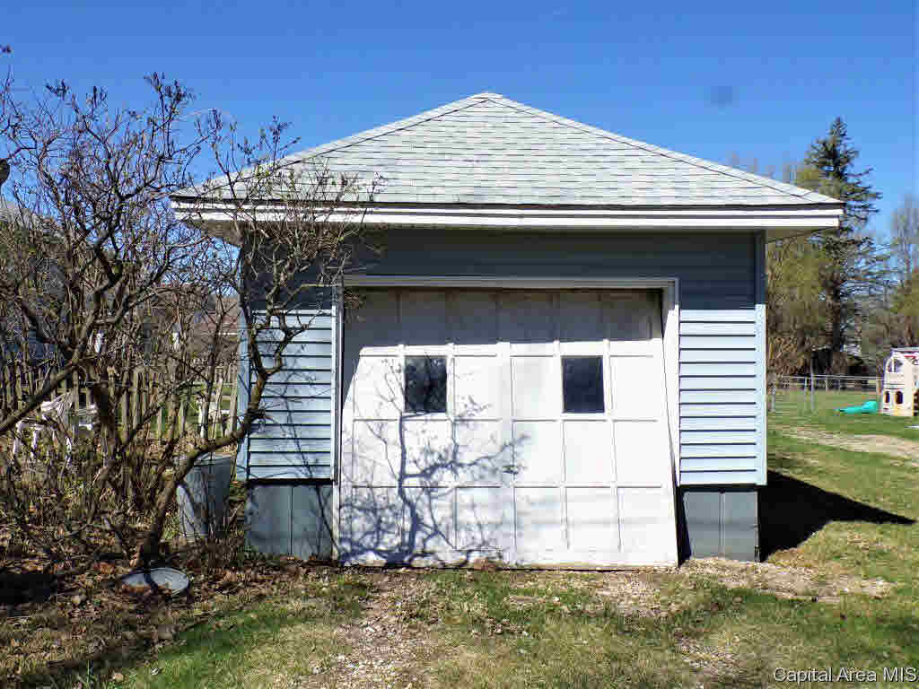 601 West Adams Street Abingdon, IL 61410 - Photo 5 of 35