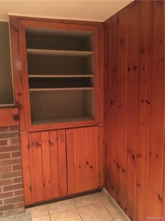 2048 Oxford Road Grosse Pointe Woods, MI 48236 - Photo 15 of 40
