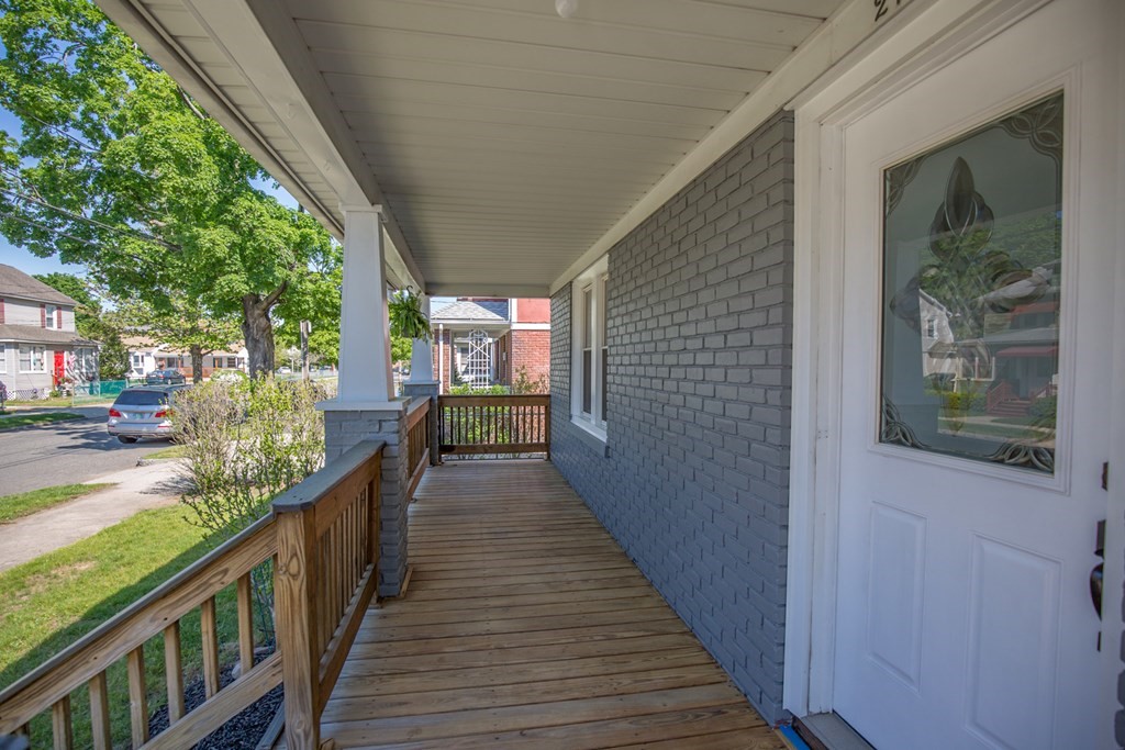 27 Sherbrooke Street Springfield, MA 01104 - Photo 4 of 28 Gallery Image 4