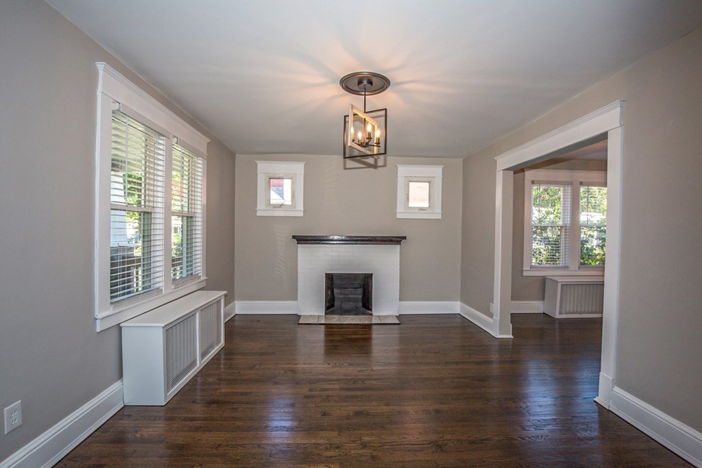 27 Sherbrooke Street Springfield, MA 01104 - Photo 6 of 28 Gallery Image 6