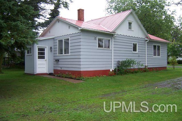 920 Halliday Street L'Anse, MI 49946 - Photo 1 of 17