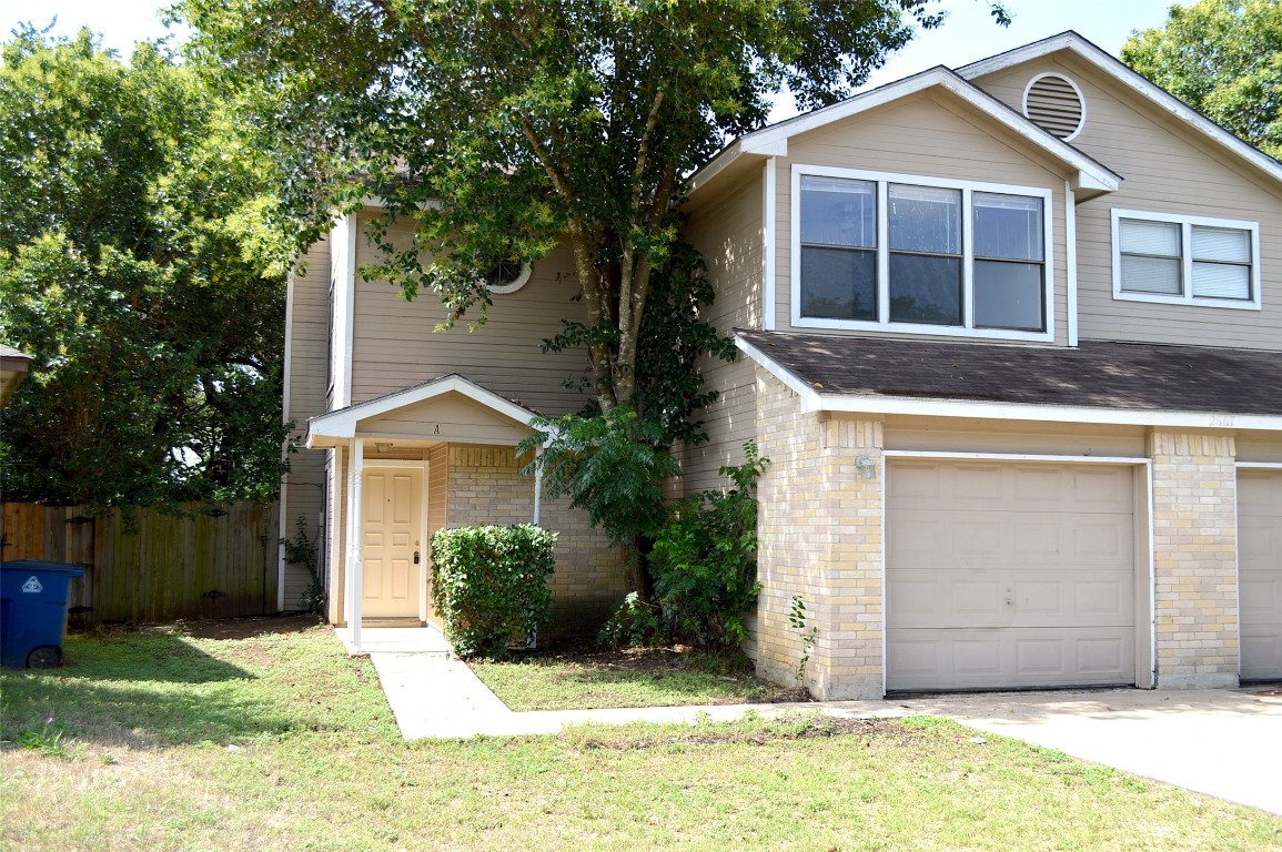 a view of a house with yard and plants