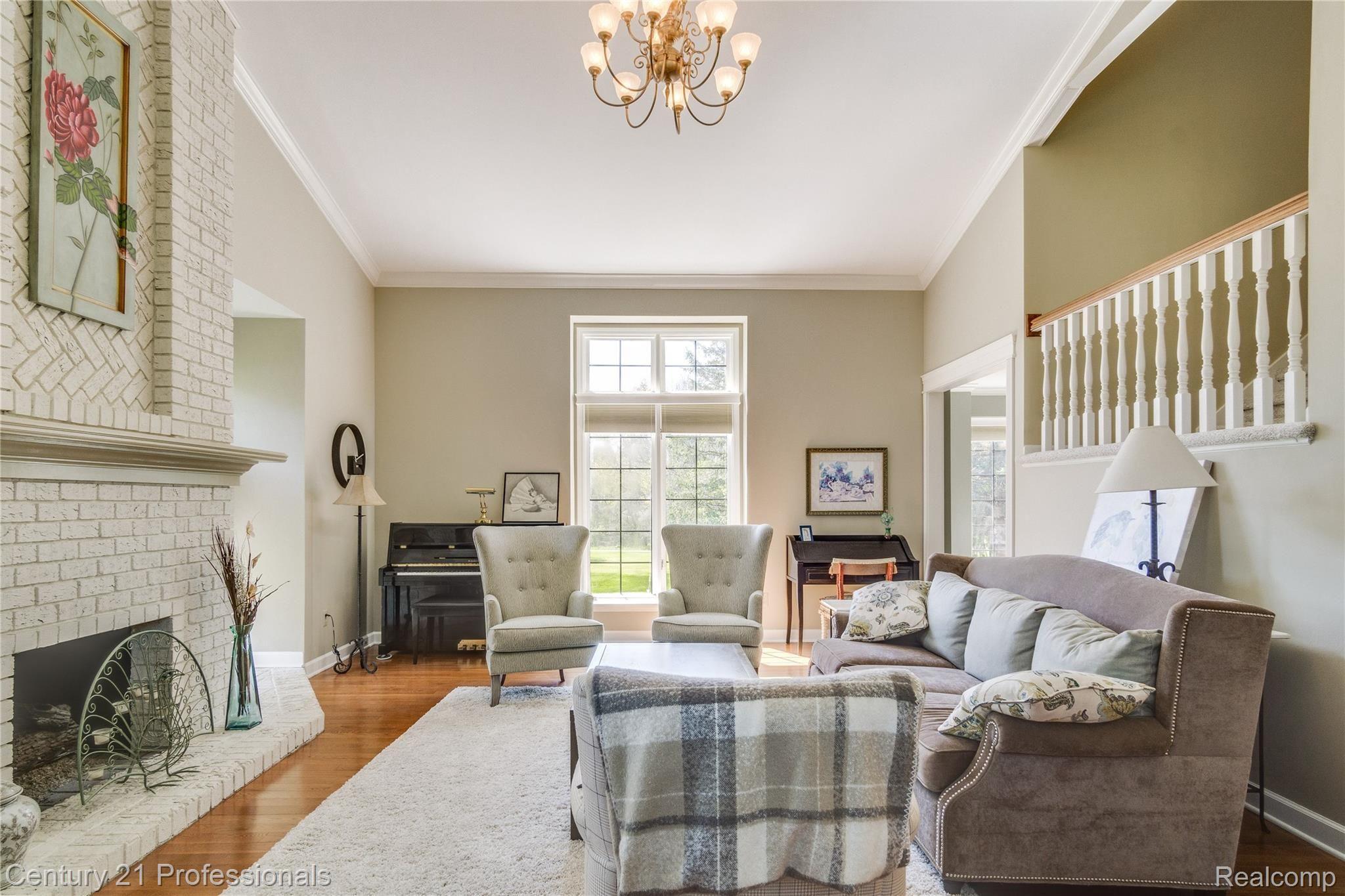 571 Augusta Drive Rochester, MI 48309 - Photo 8 of 42 Interiors (5 of 48).jpg