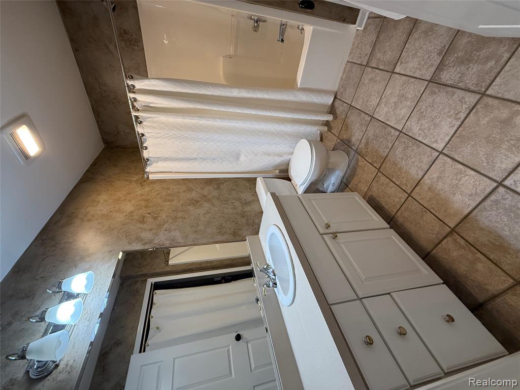 7172 Kings Way Flushing, MI 48433 - Photo 21 of 41