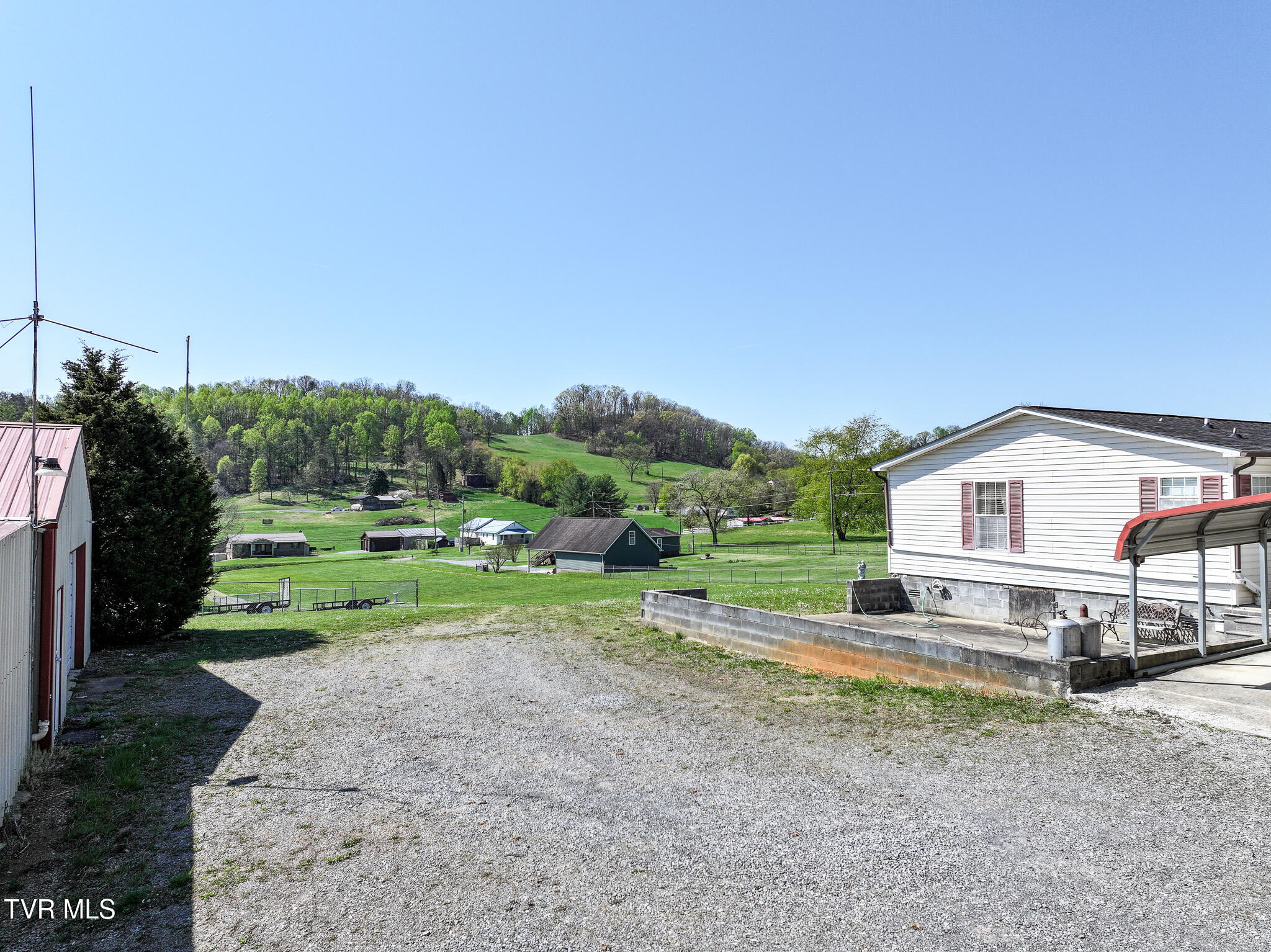 4061 Carters Valley Road Church Hill, TN 37642 - Photo 13 of 54 side/driveway