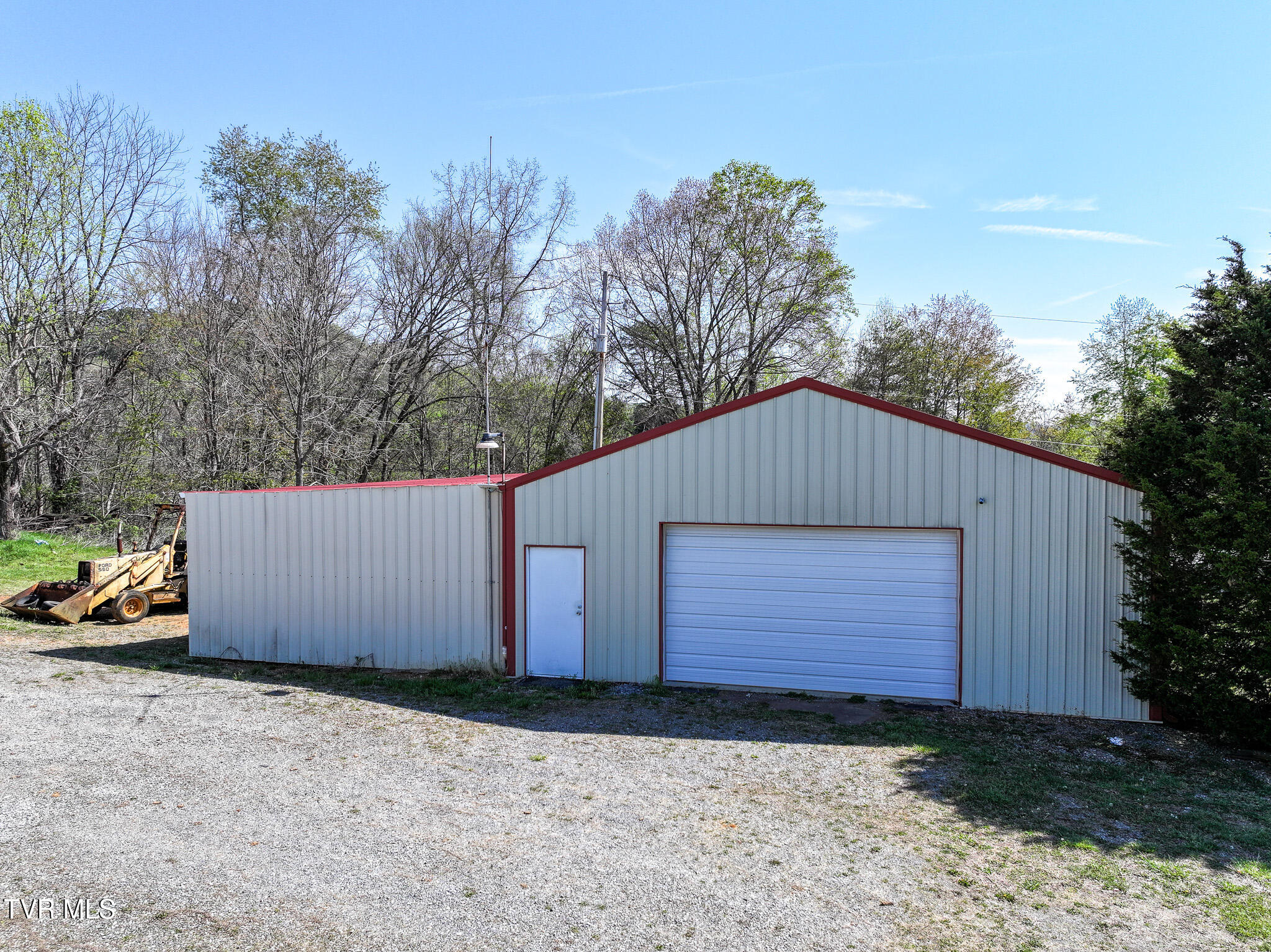 4061 Carters Valley Road Church Hill, TN 37642 - Photo 16 of 54 garage