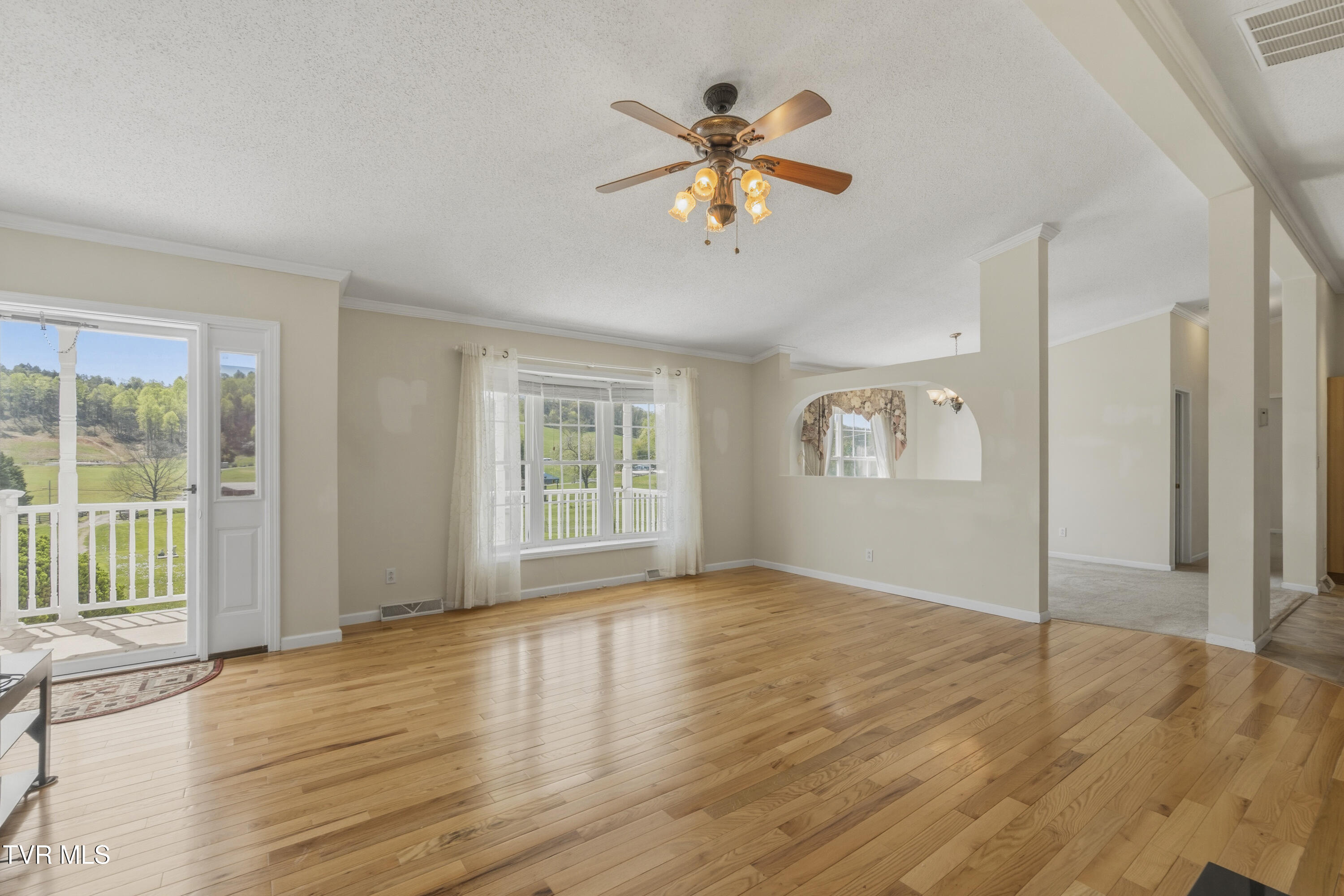 4061 Carters Valley Road Church Hill, TN 37642 - Photo 26 of 54 living room