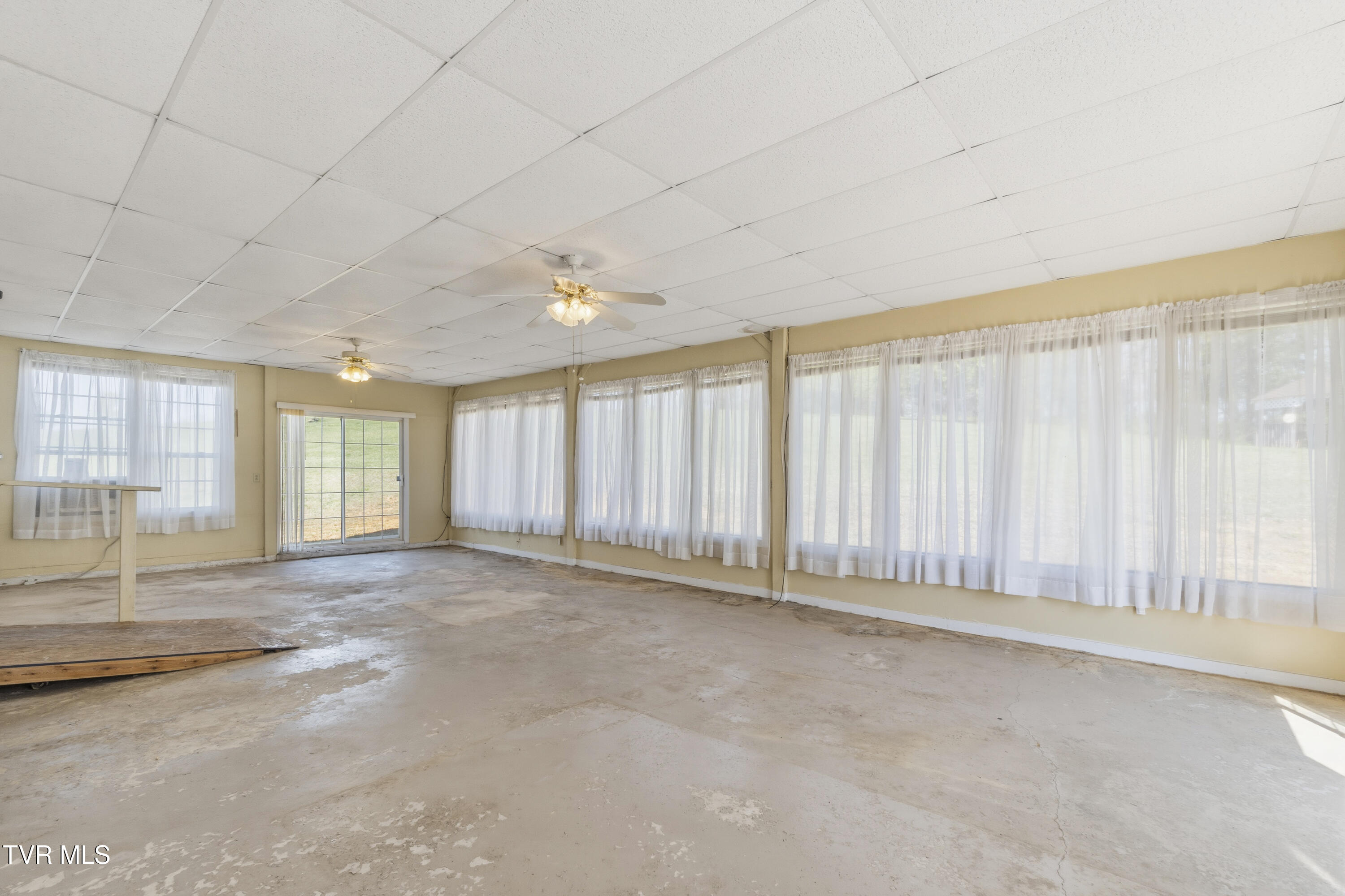 4061 Carters Valley Road Church Hill, TN 37642 - Photo 49 of 54 enclosed patio/sunroom