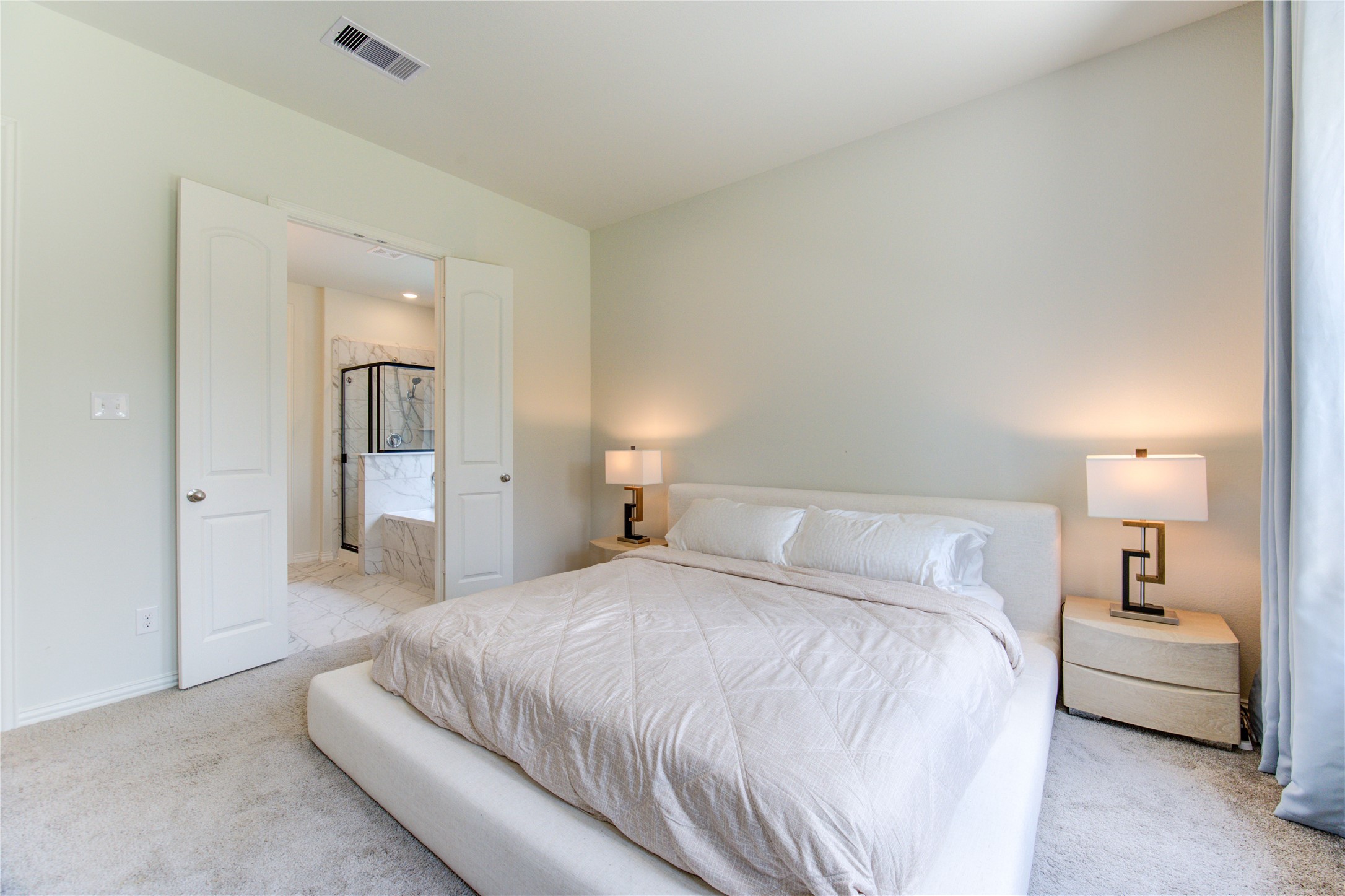 12110 Fletching Stone Lane Houston, TX 77044 - Photo 18 of 50 a bedroom with a bed and a couch