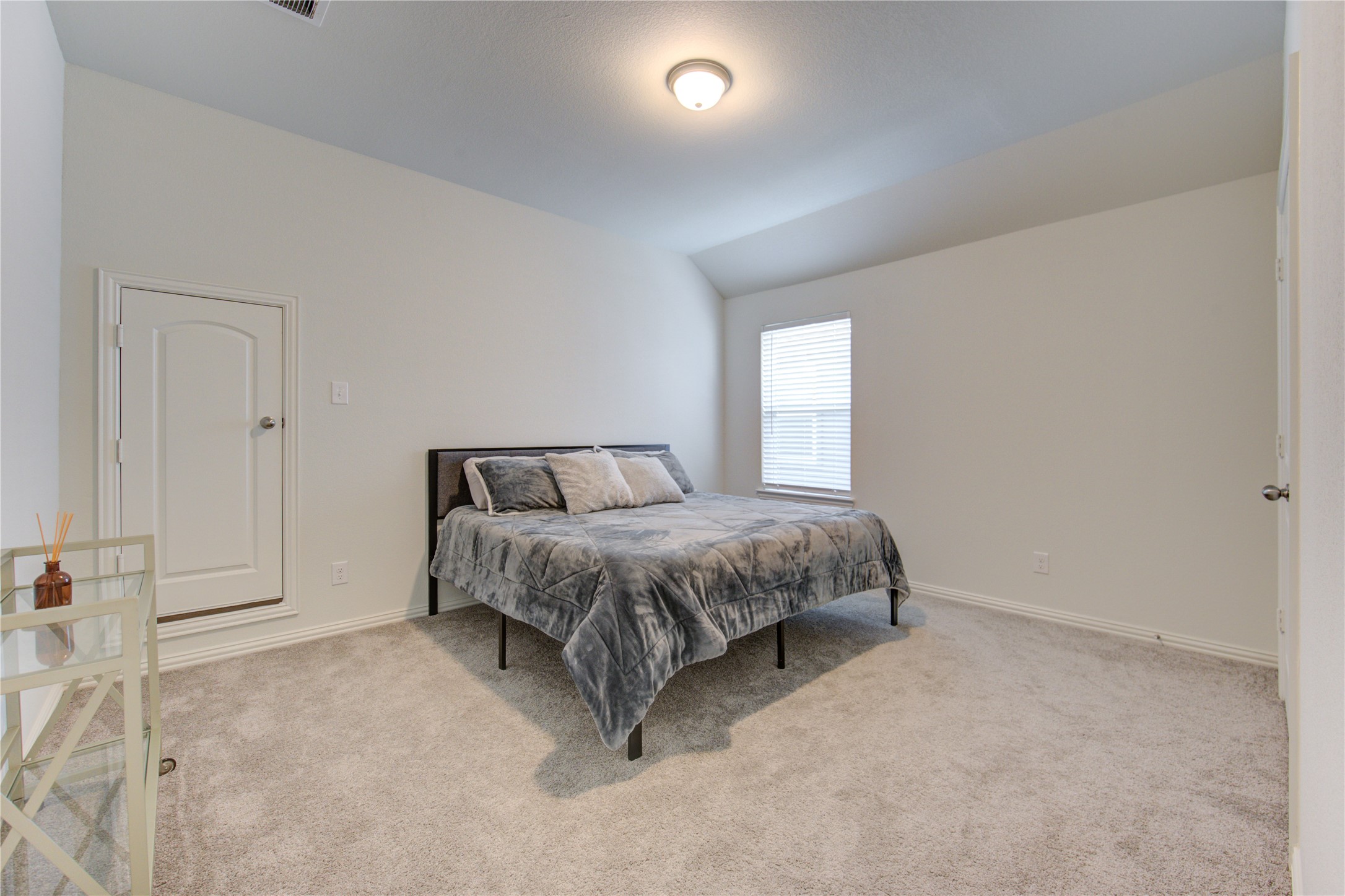12110 Fletching Stone Lane Houston, TX 77044 - Photo 32 of 50 a spacious bedroom with a bed and window