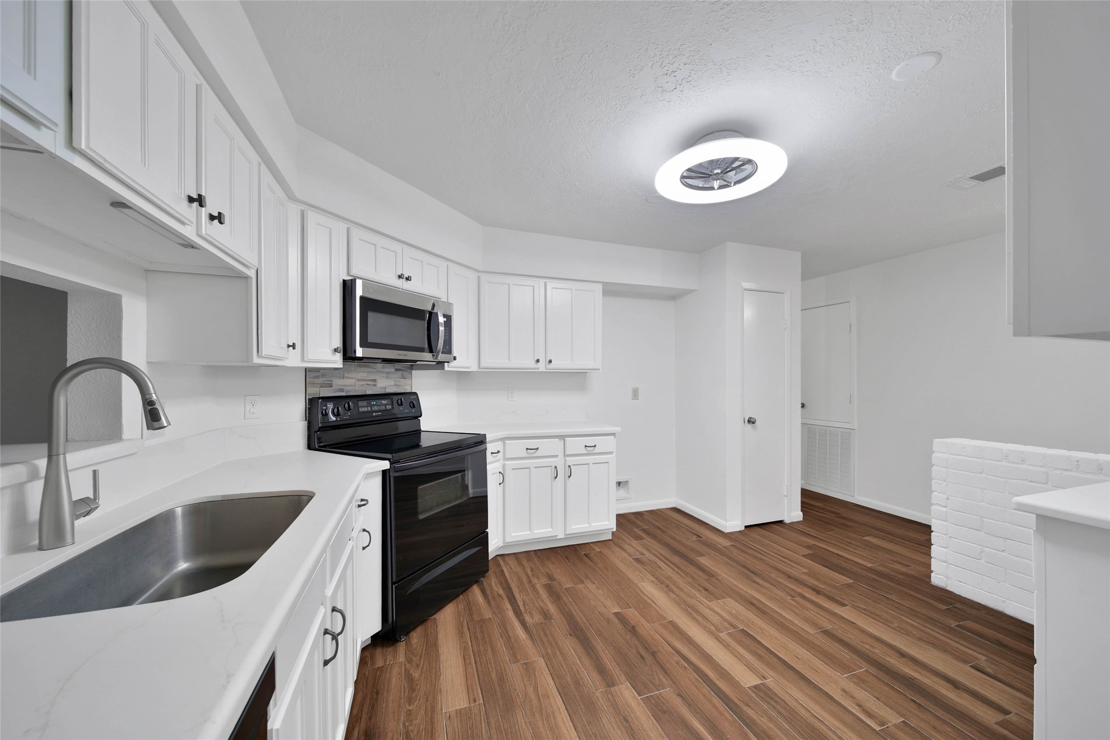 4714 Towermont Lane Spring, TX 77388 - Photo 11 of 30 Gallery Image 11