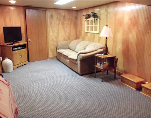 79 Ruthfred Drive Upper St. Clair, PA 15241 - Photo 6 of 14 Family Room.