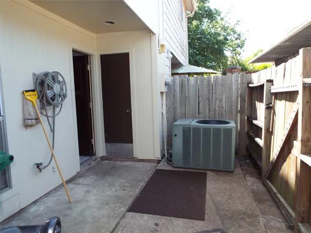 $1,500 | 7846 Green Lawn Drive, Unit 7846, Houston, TX 77088