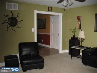 9 Gradlyn Drive Cookstown, NJ 08511 - Photo 4 of 10