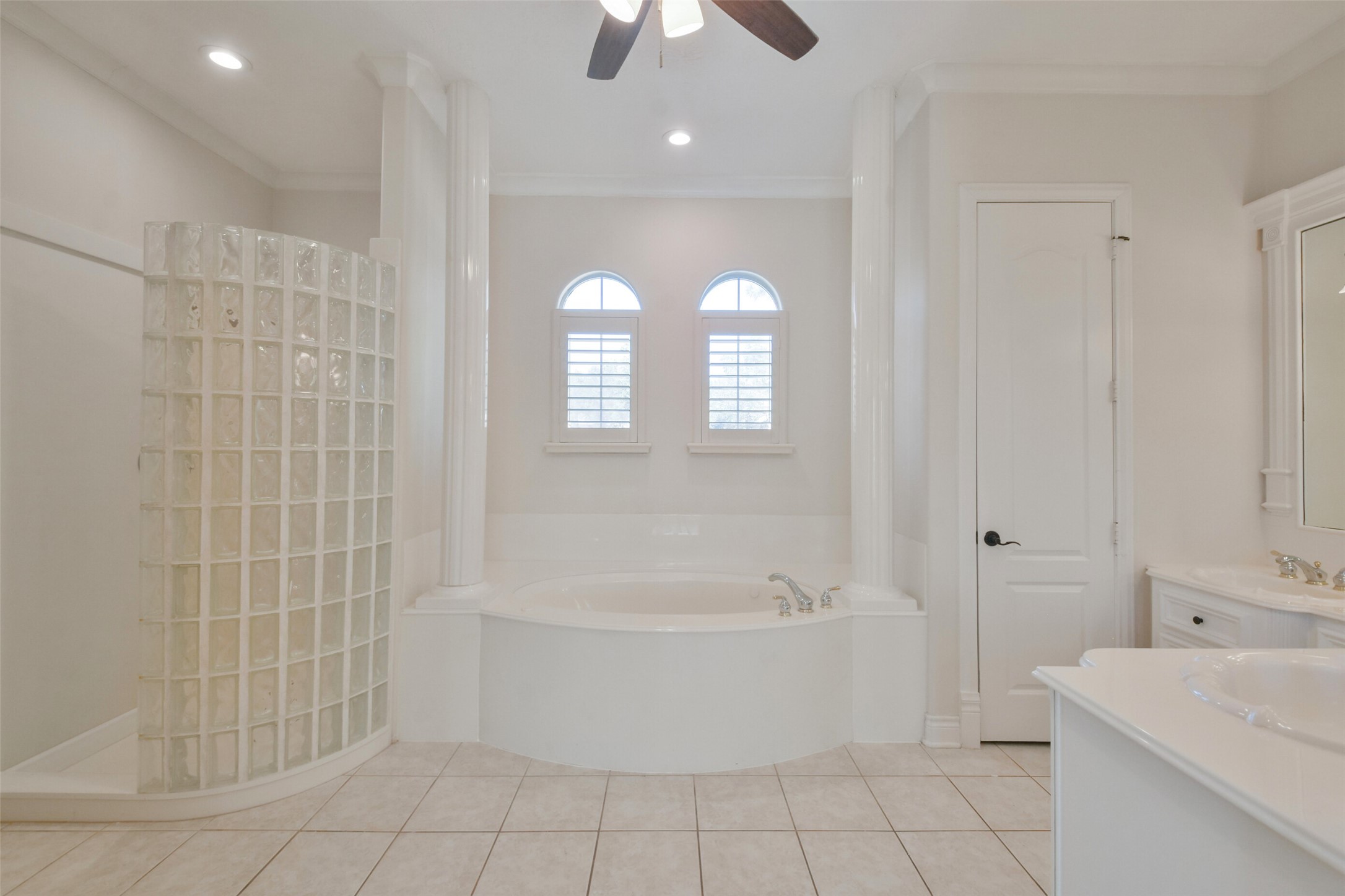 8114 Hideaway Lake Circle Spring, TX 77389 - Photo 22 of 50 a white bath tub sitting next to a white sink