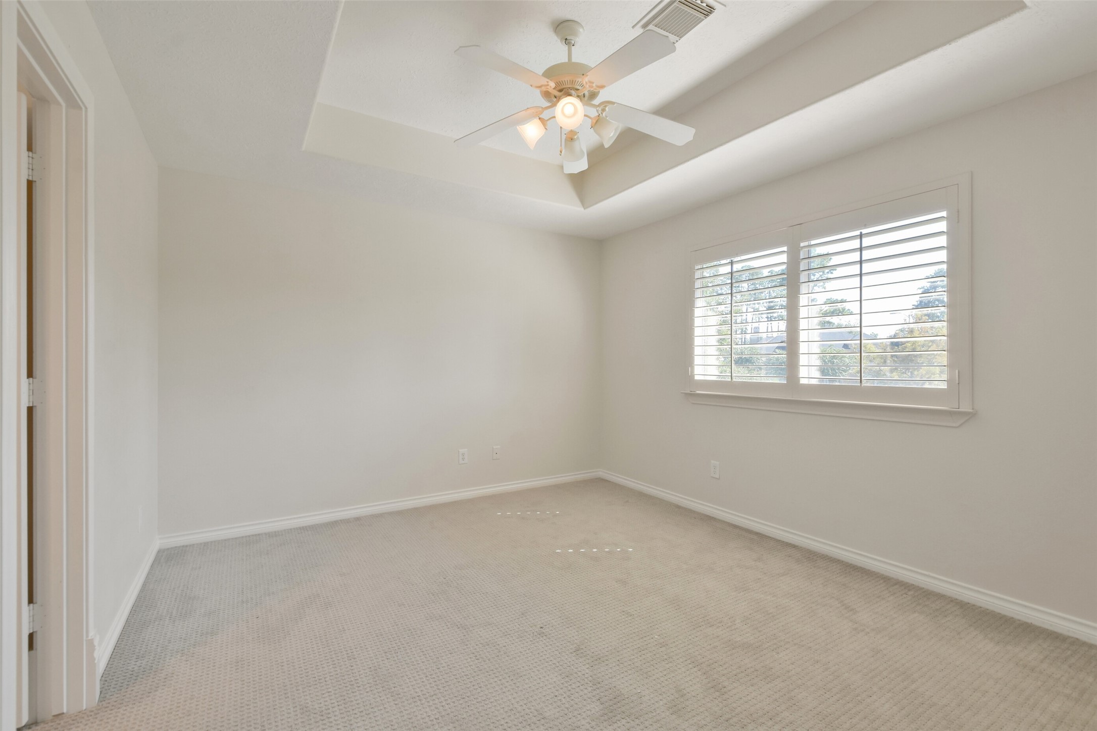 8114 Hideaway Lake Circle Spring, TX 77389 - Photo 30 of 50 an empty room with windows and chandelier fan