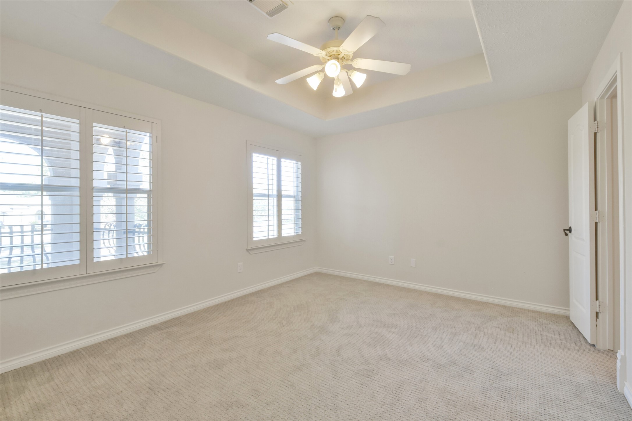8114 Hideaway Lake Circle Spring, TX 77389 - Photo 33 of 50 an empty room with windows and fan