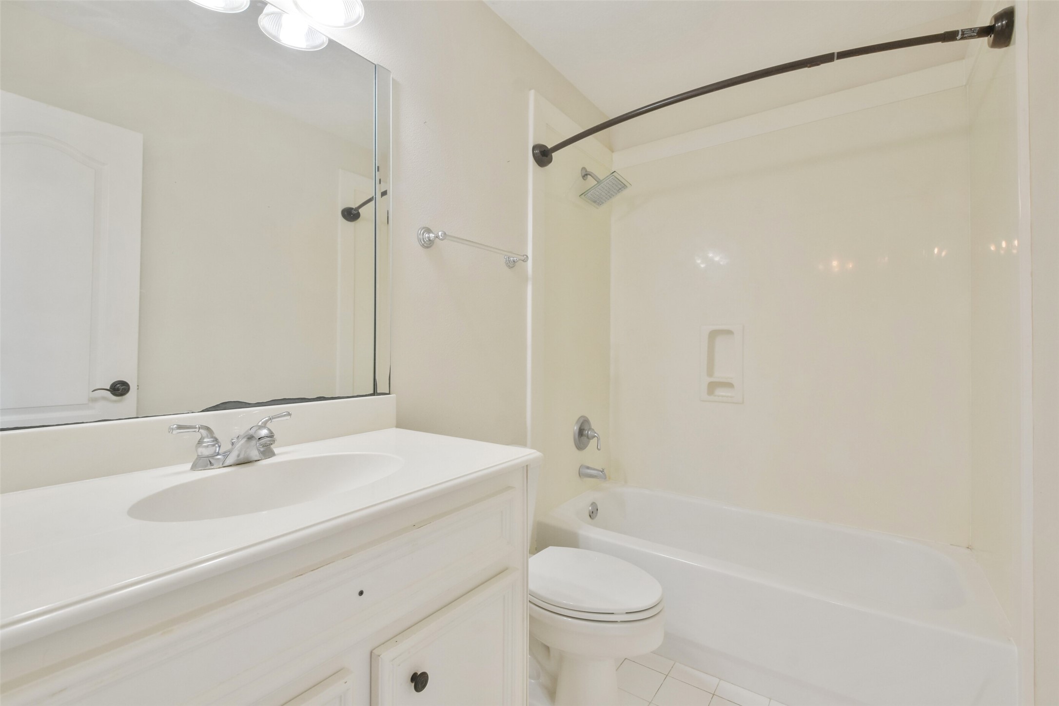 8114 Hideaway Lake Circle Spring, TX 77389 - Photo 37 of 50 a bathroom with a sink mirror toilet and bathtub
