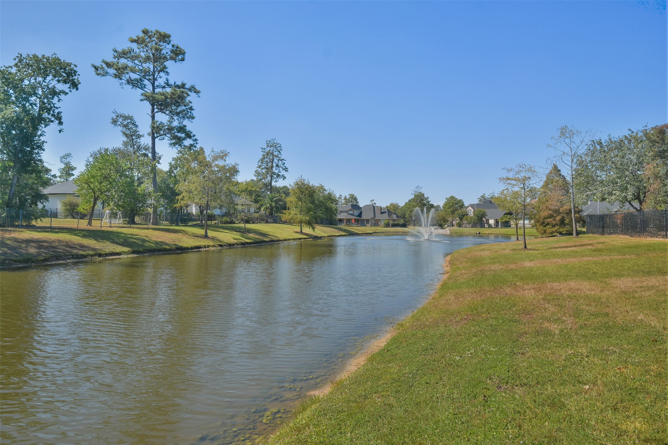 8114 Hideaway Lake Circle Spring, TX 77389 - Photo 50 of 50 a view of a lake with houses