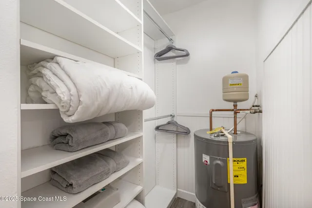 a view of a house with backyard and patio