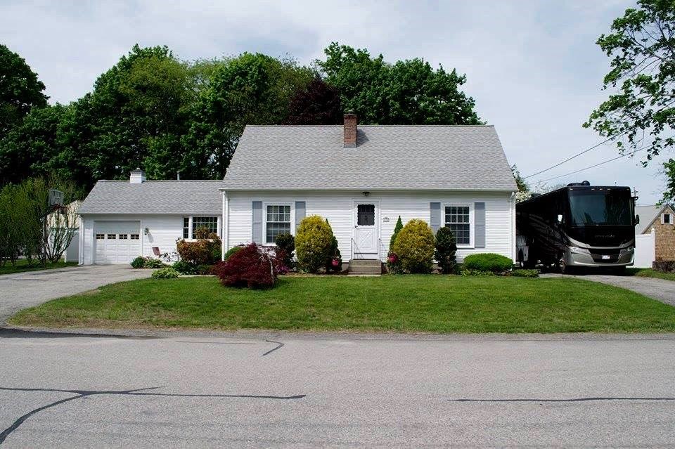 10 Willow Road Smithfield, RI 02828 - Photo 2 of 30