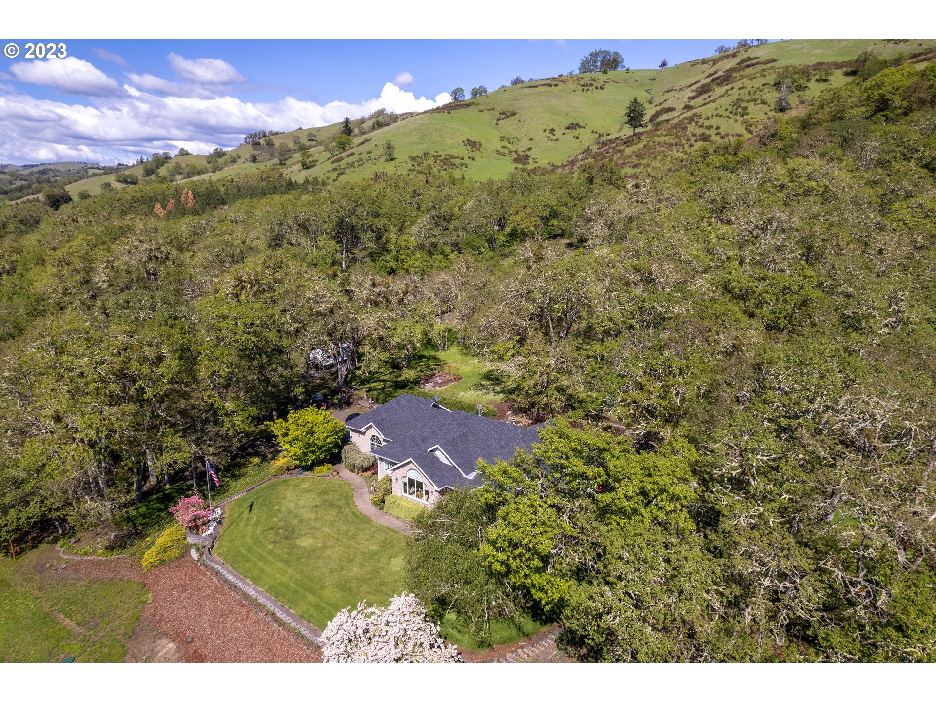 7778 North Bank Road Roseburg, OR 97470 - Photo 34 of 46 Gallery Image 34