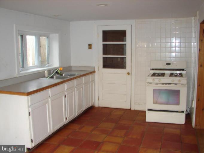 295 Russell Road Berryville, VA 22611 - Photo 4 of 8 Kitchen