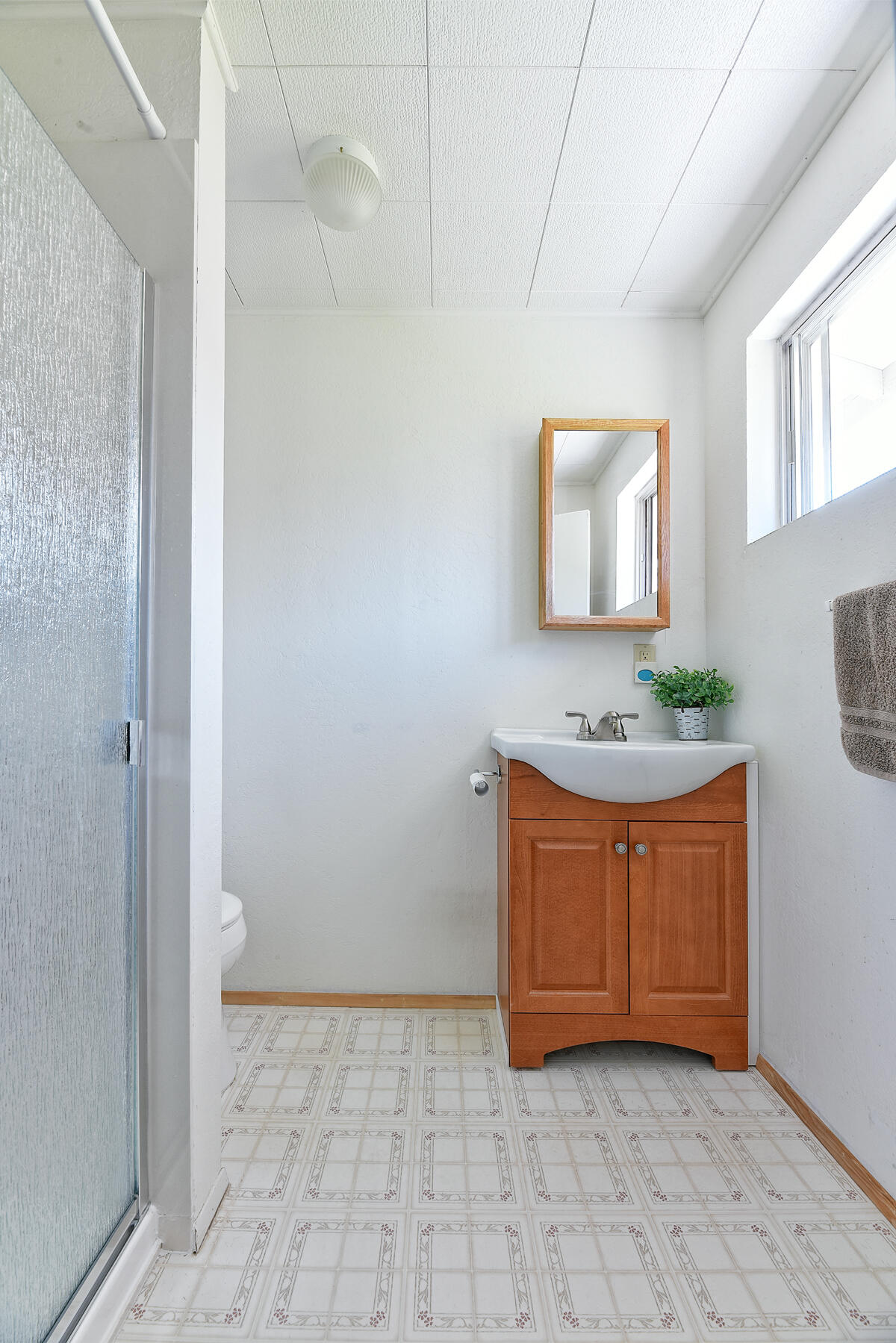 15955 Jones Road White City, OR 97503 - Photo 25 of 36 a bathroom with a granite countertop sink and a mirror
