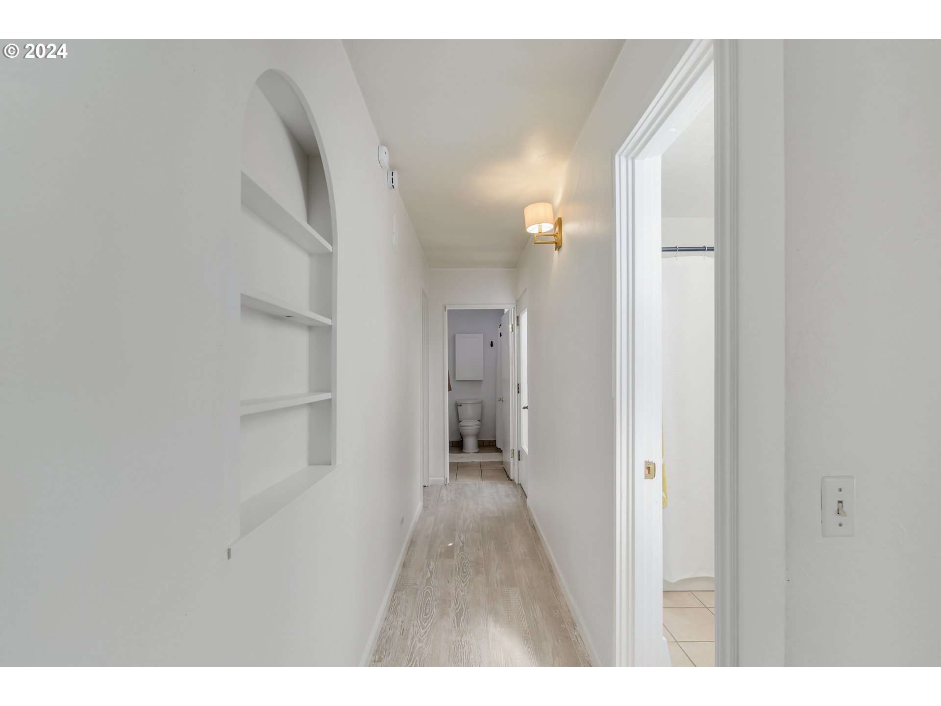 5 West 37th Avenue Eugene, OR 97405 - Photo 11 of 42 Hallway