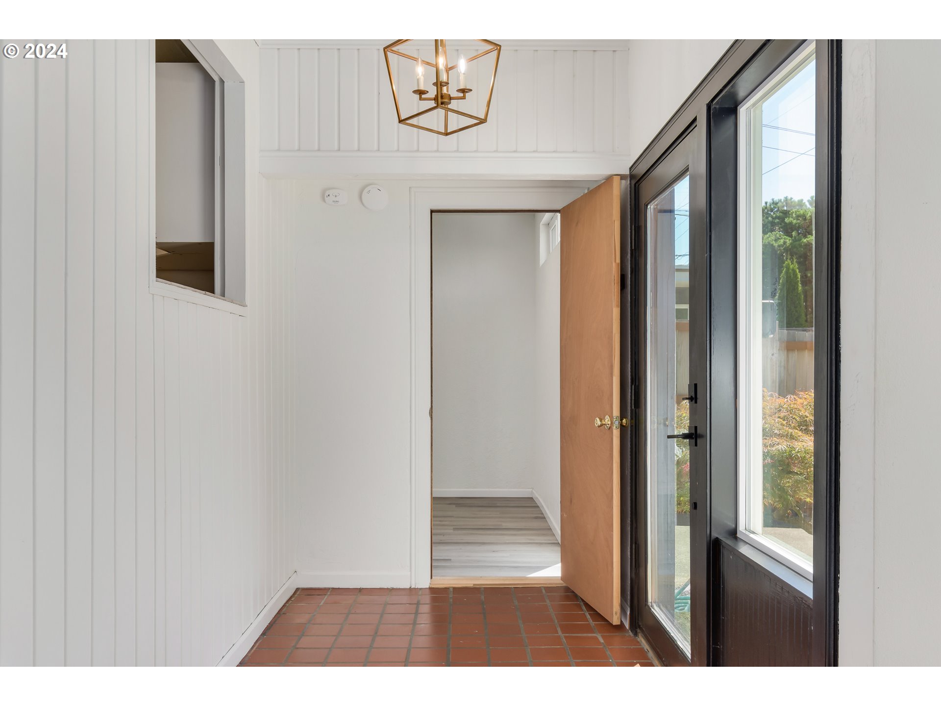 5 West 37th Avenue Eugene, OR 97405 - Photo 17 of 42 Entrance/Foyer