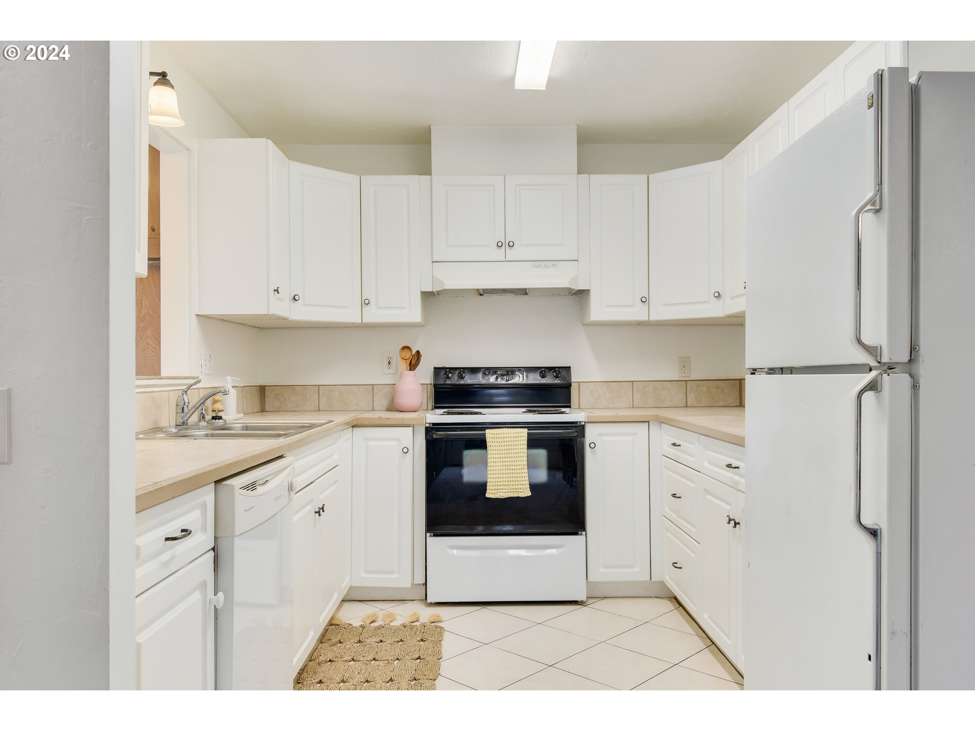 5 West 37th Avenue Eugene, OR 97405 - Photo 30 of 42 Kitchen