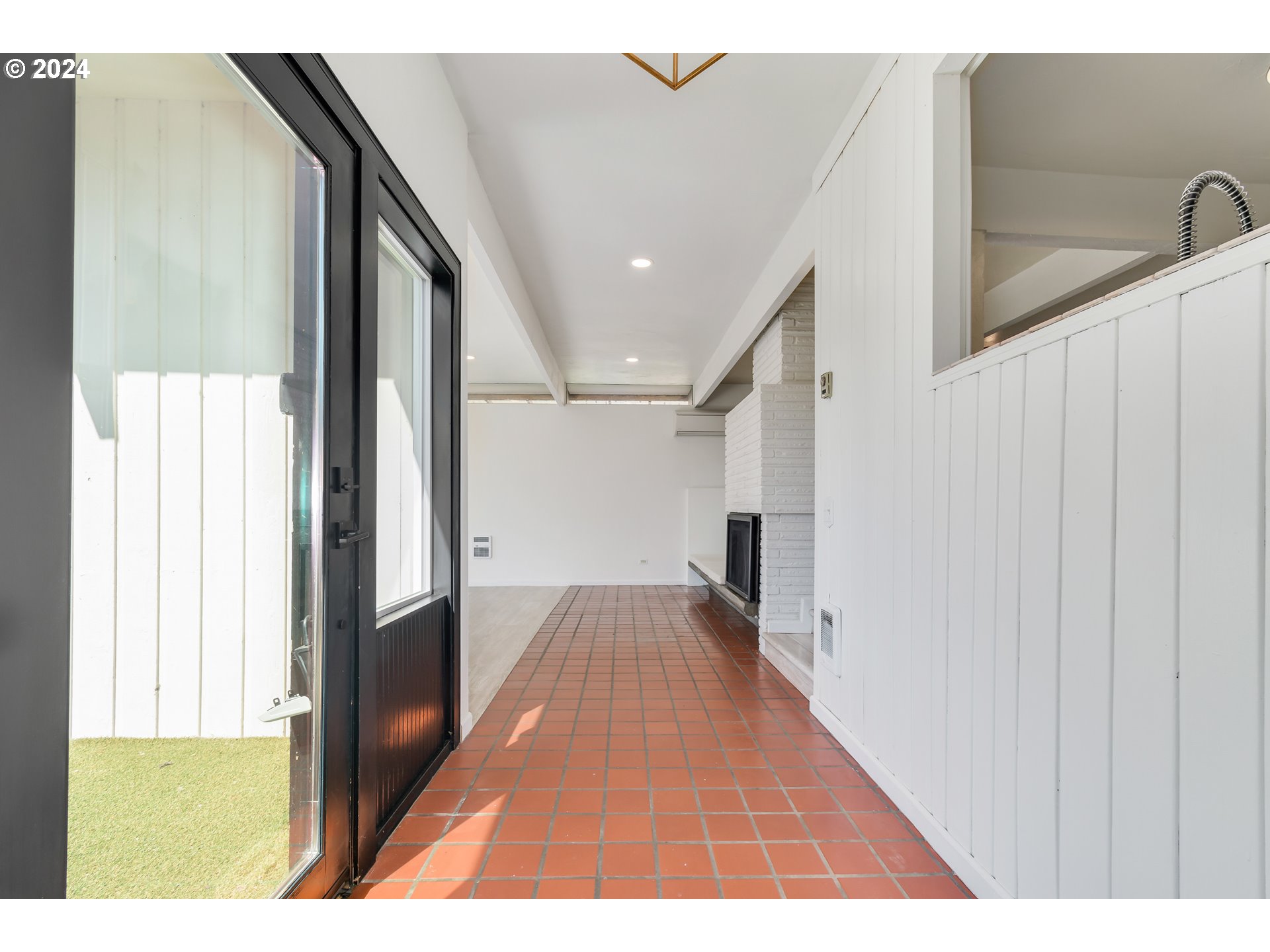 5 West 37th Avenue Eugene, OR 97405 - Photo 3 of 42 Entrance/Foyer