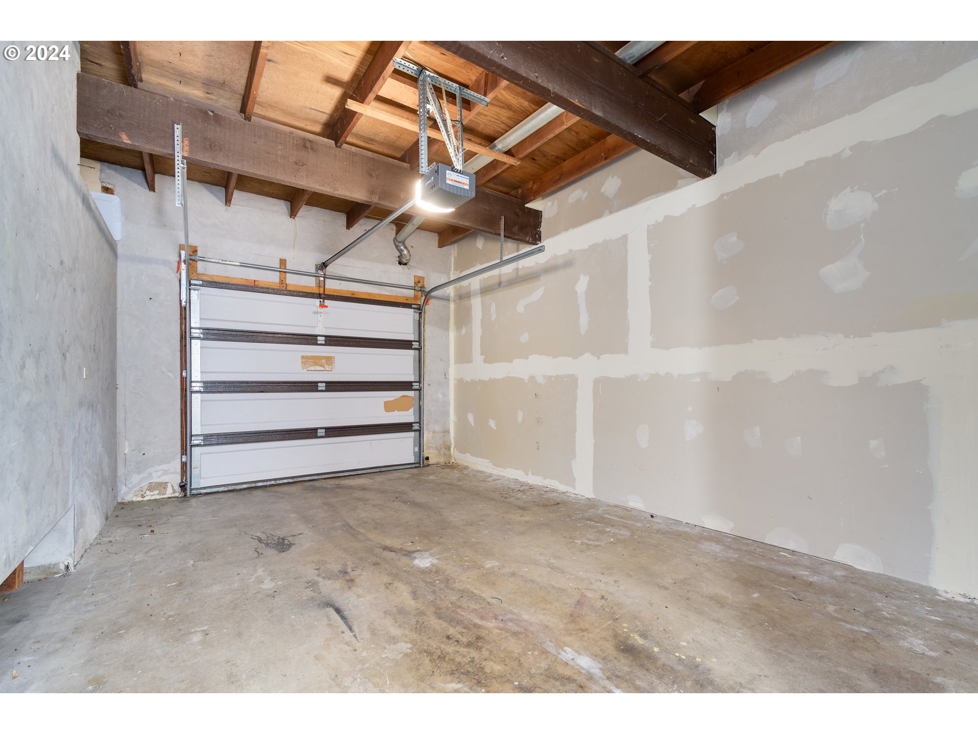 5 West 37th Avenue Eugene, OR 97405 - Photo 39 of 42 Garage