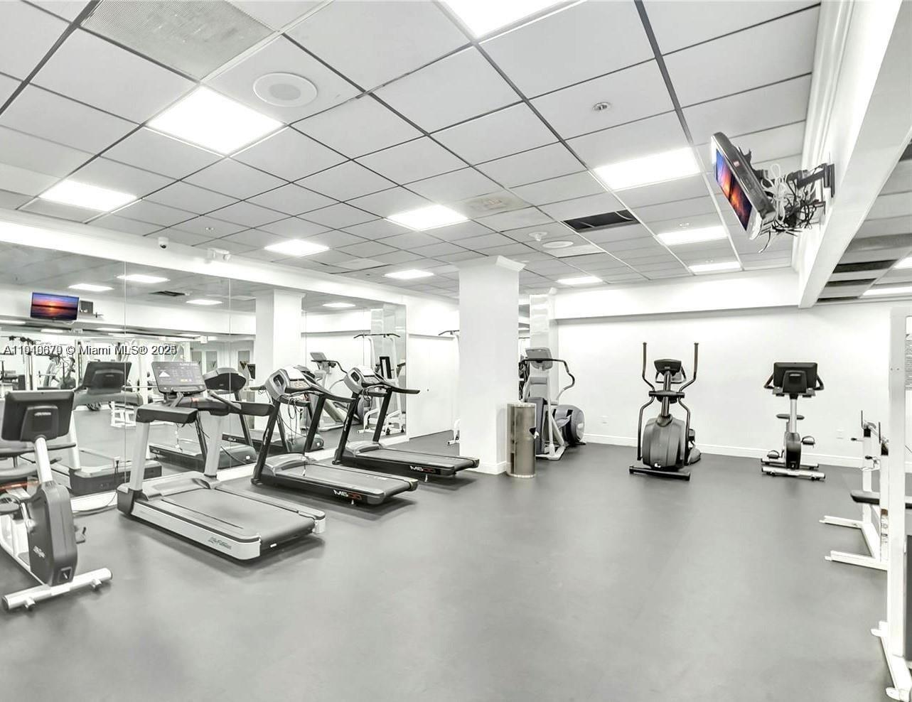 555 Northeast 15th Street, Unit 23J Miami, FL 33132 - Photo 17 of 20 a view of a room with gym equipment