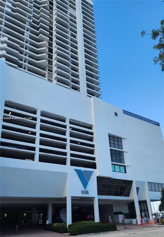 $2,250 | 555 Northeast 15th Street, Unit 23J, Miami, FL 33132