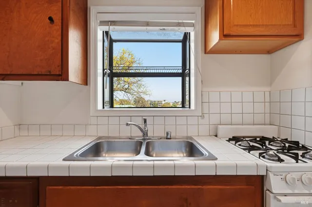 $1,119,000 | 834 Meadowsweet Drive, Corte Madera, CA 94925