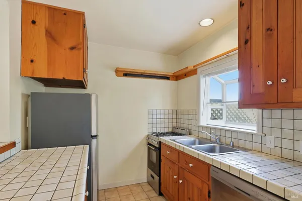 $1,049,000 | 834 Meadowsweet Drive, Corte Madera, CA 94925