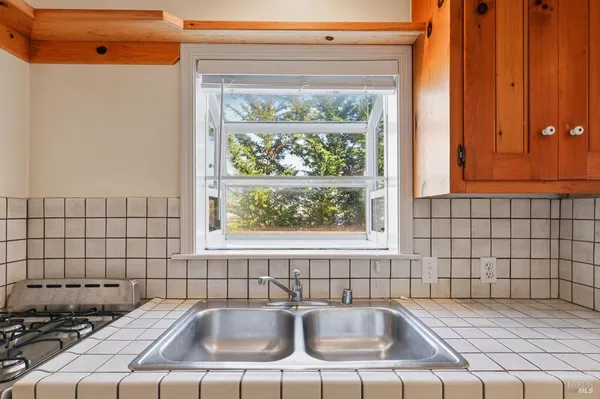 $1,049,000 | 834 Meadowsweet Drive, Corte Madera, CA 94925