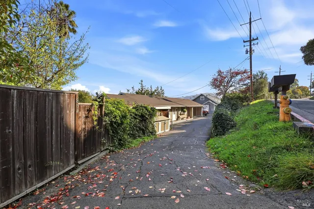 $1,119,000 | 834 Meadowsweet Drive, Corte Madera, CA 94925