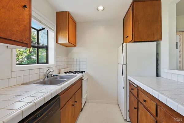 $1,049,000 | 834 Meadowsweet Drive, Corte Madera, CA 94925