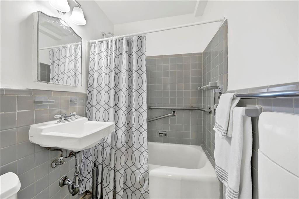 9430 Ridge Boulevard, Unit 4G Brooklyn, NY 11209 - Photo 15 of 19 Gallery Image 15