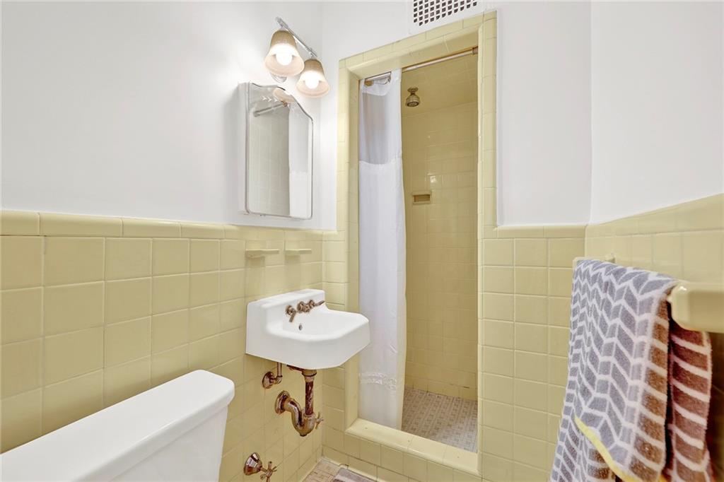9430 Ridge Boulevard, Unit 4G Brooklyn, NY 11209 - Photo 16 of 19 Gallery Image 16