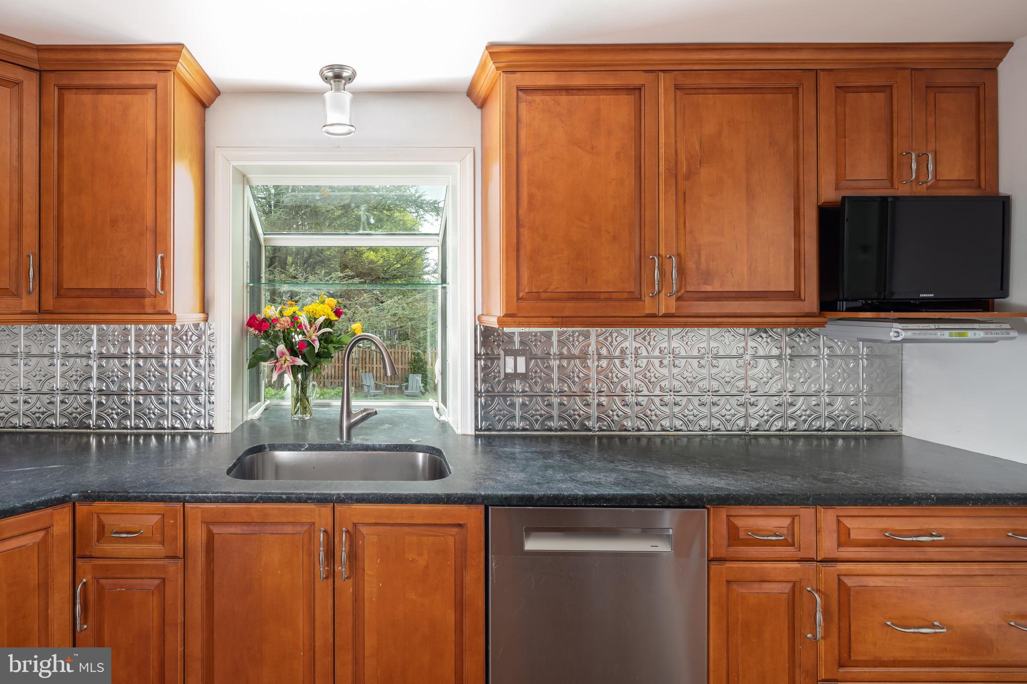 117 Hillside Road Wayne, PA 19087 - Photo 12 of 36 Kitchen w/ Stainless Steel Appliances