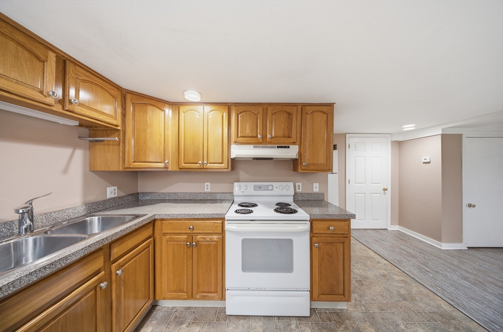 42 South Main Street Uxbridge, MA 01569 - Photo 33 of 41