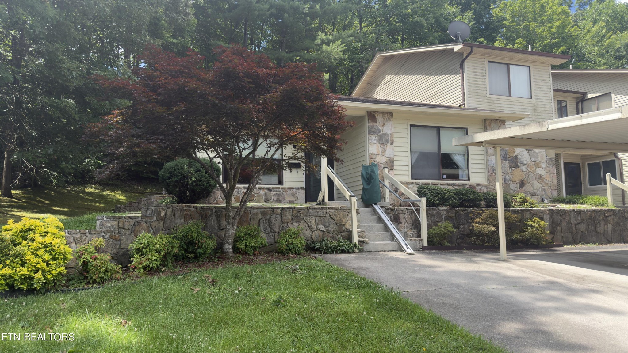 106 Hazleton Lane Oak Ridge, TN 37830 - Photo 2 of 50 Gallery Image 2