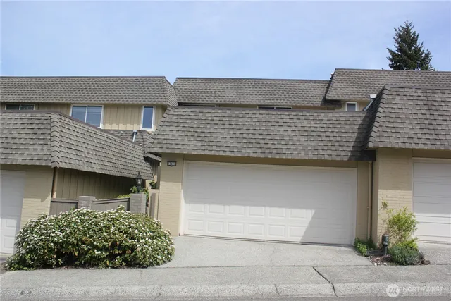 $2,725 | 17404 Northeast 27th Street, Redmond, WA 98052