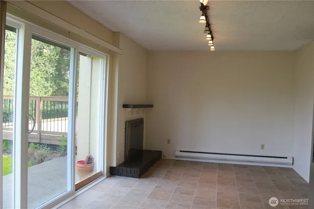 $2,725 | 17404 Northeast 27th Street, Redmond, WA 98052